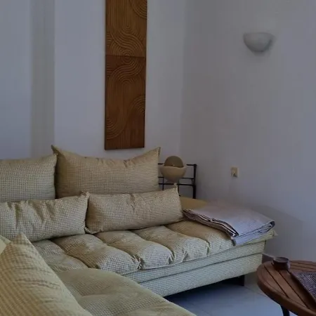 Вилла Plaka-sleeps4-parking-pool-hottub-seaviews