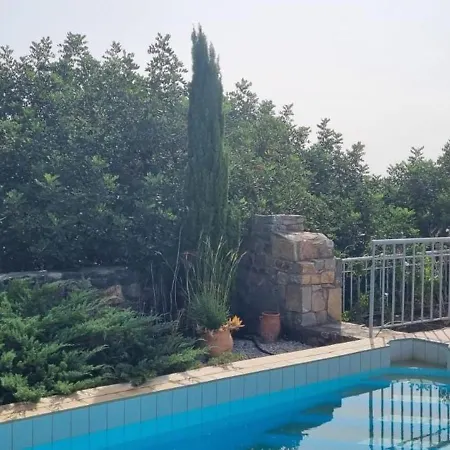 Plaka-sleeps4-parking-pool-hottub-seaviews Элунда