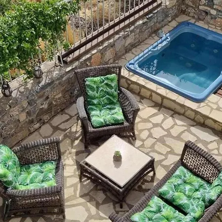 Plaka-sleeps4-parking-pool-hottub-seaviews